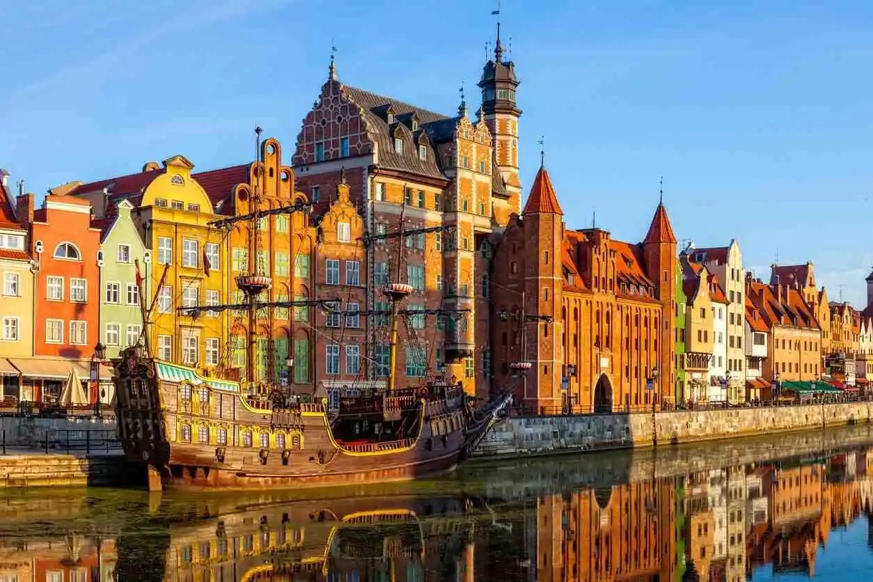 Panorama rzeczna miasta Gdańsk